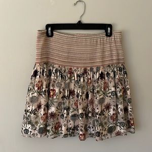 Floral skirt in pink. Size L - super cute and flowy by Max Studio.